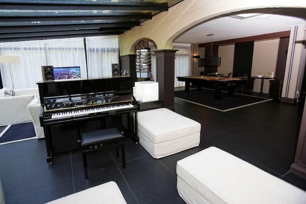 De La Hotel 3*