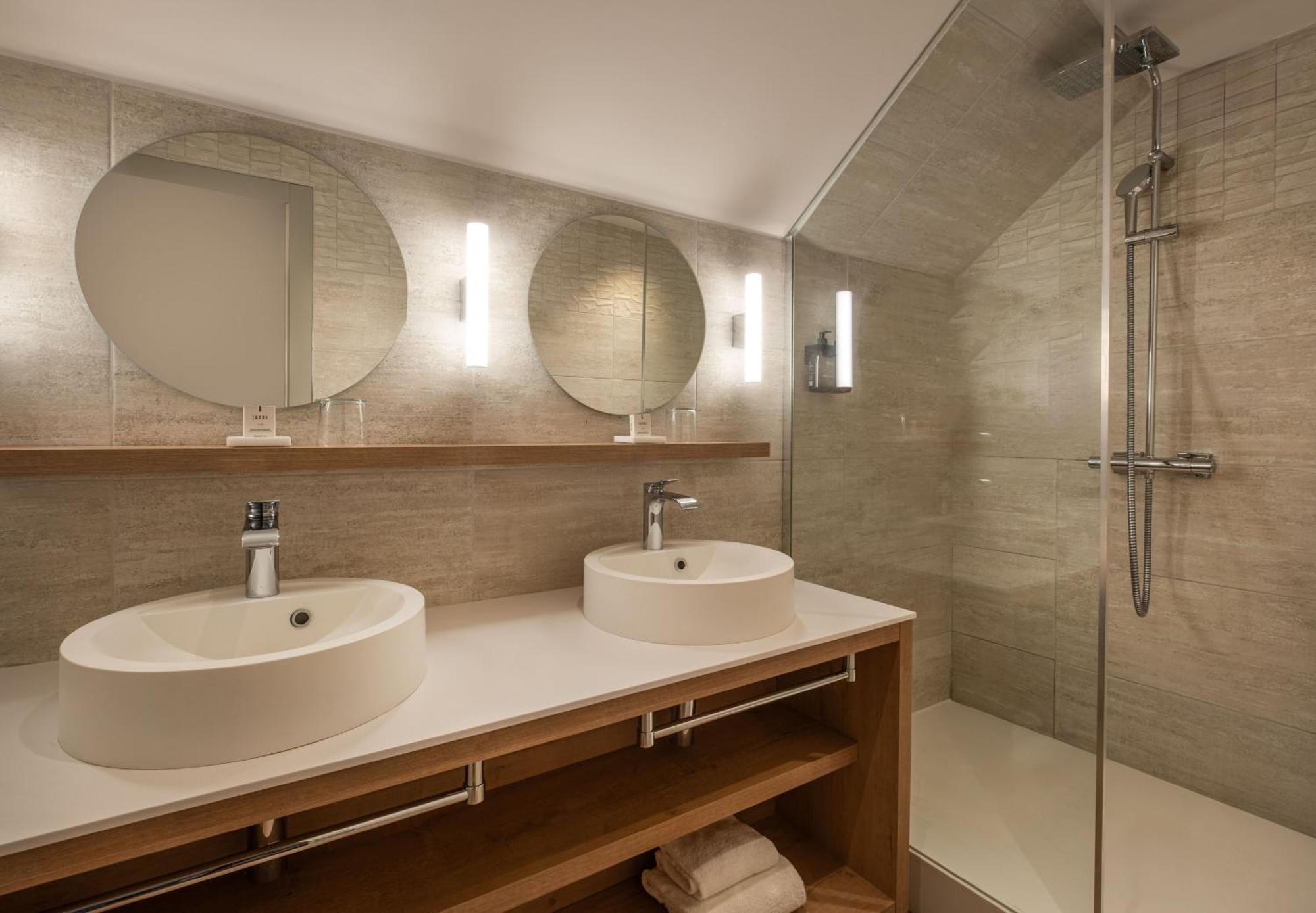 De La Hotel 3*